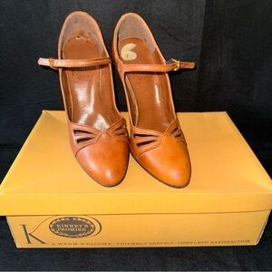 Vintage Kinney Shoes Brown Leather 4" High Heel Ankle Strap Buckle Shoes 6 w/box
